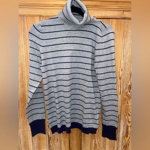 Gap Grey and navy blue turtleneck, size M
